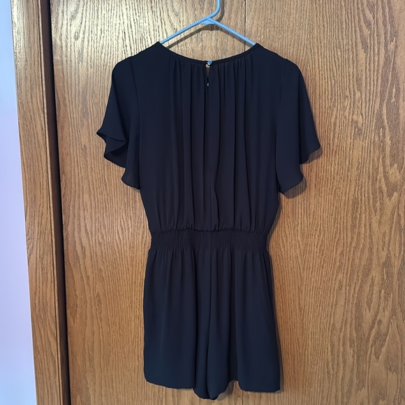 White House Black Market size 6 black romper. - Picture 5 of 14